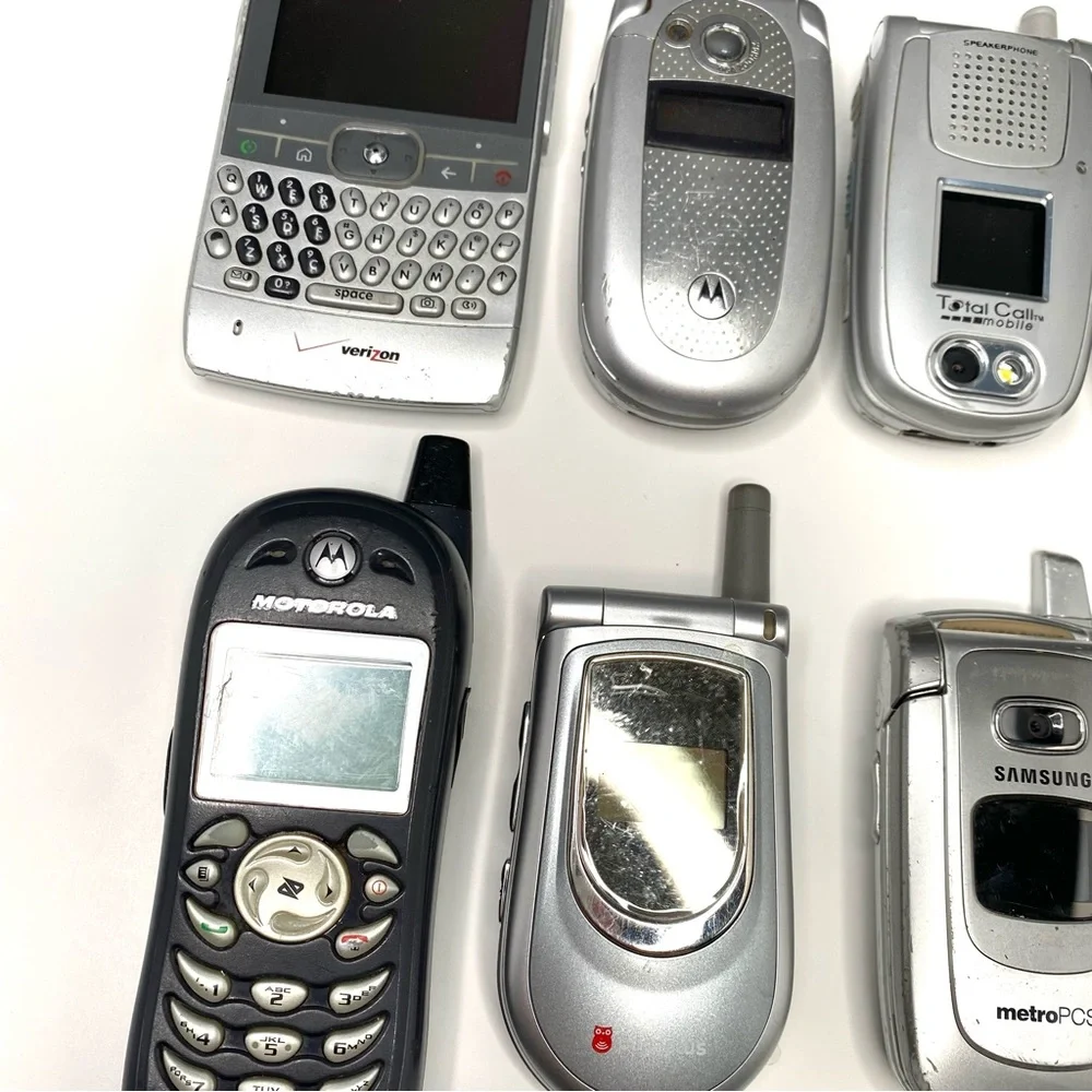 LOT OF 8 USED SAMSUNG CELL PHONES FLIP PHONES FOR PARTS ONLY! AS IS